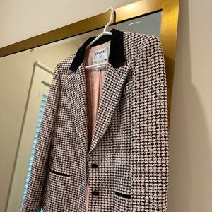 CHANEL Pre-owned purchased from THE REAL REAL Excellent condition size 42 slim